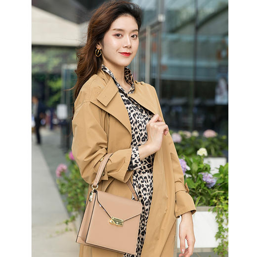 EITIE爱特爱秋季新款时尚慵懒廓形宽松翻驳领收腰风衣女外套6104803 商品图6