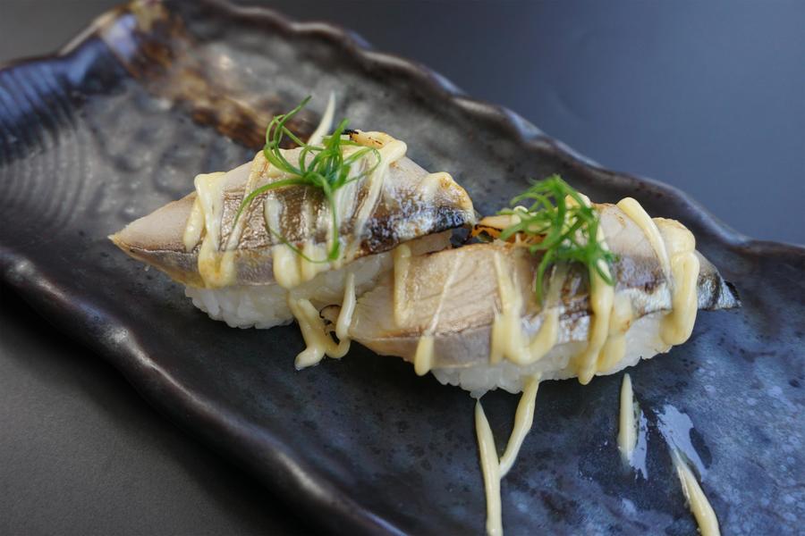 醋青花鱼寿司 2p 醋青花鱼寿司 2p