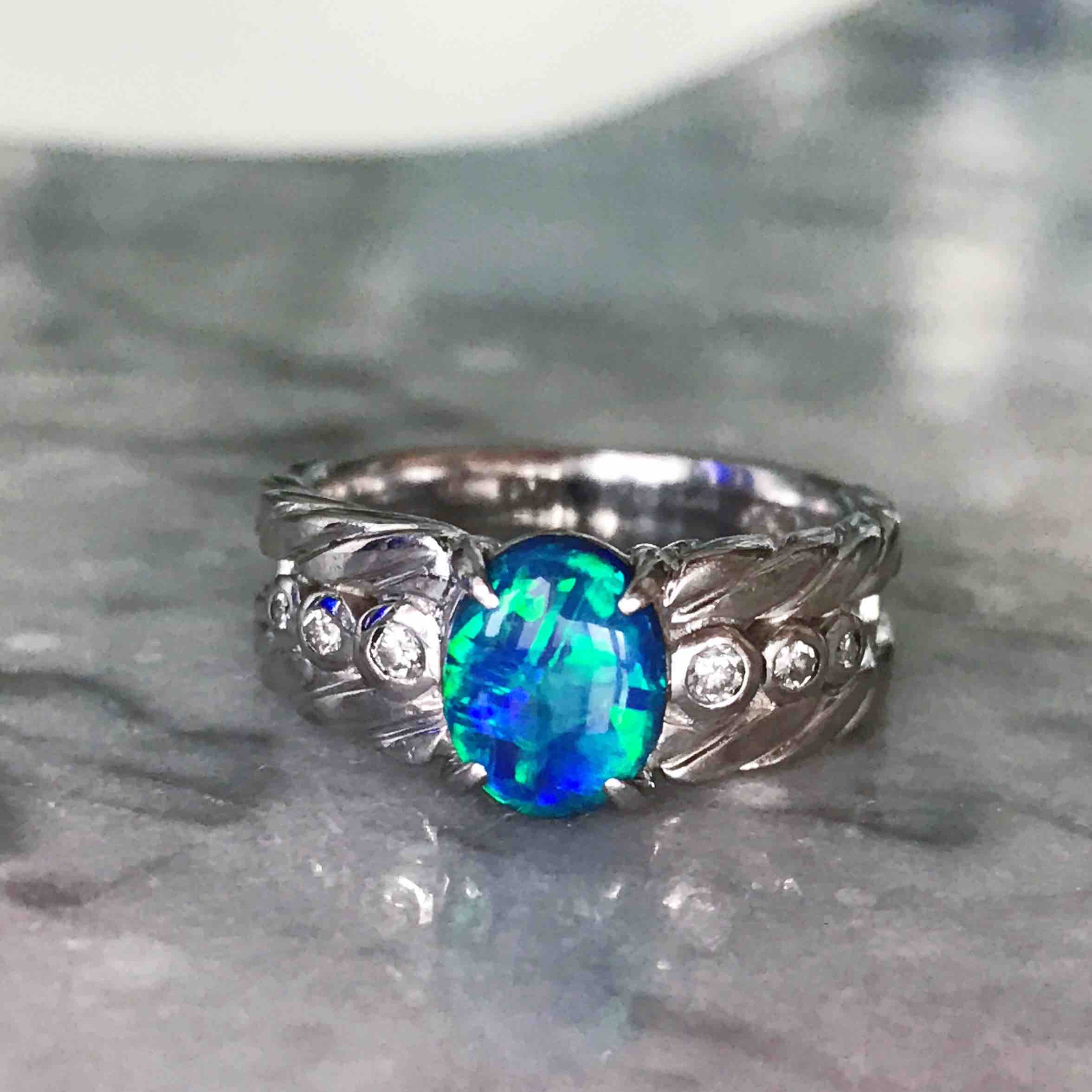 蓝绿极光欧泊戒指