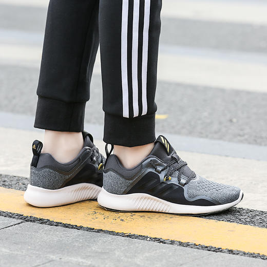 【微瑕清仓 不退不换 介意慎拍】Adidas/阿迪达斯女鞋新款小椰子bounce运动鞋跑步鞋BC1050 商品图3