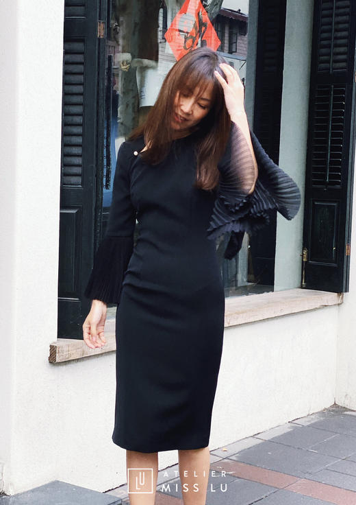 AtelierMissLu / Natalia-黑色不规则领口修身裙 商品图6