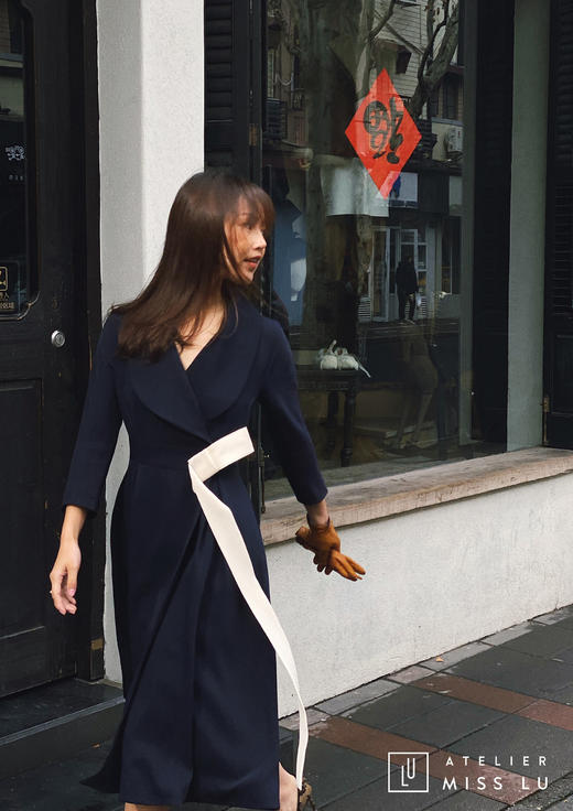 AtelierMissLu /Victoria-优雅藏青色系带翻领外套 商品图1