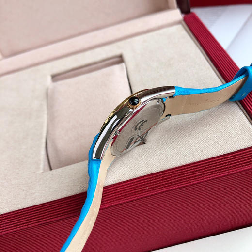 原单菲拉格慕新款FG4石英女表，表盘尺寸33mm，原装石英机芯，防炫目蓝宝石玻璃，天然珍珠贝母面，小牛皮表带 商品图5