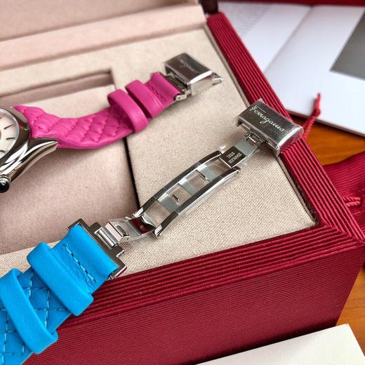 原单菲拉格慕新款FG4石英女表，表盘尺寸33mm，原装石英机芯，防炫目蓝宝石玻璃，天然珍珠贝母面，小牛皮表带 商品图7