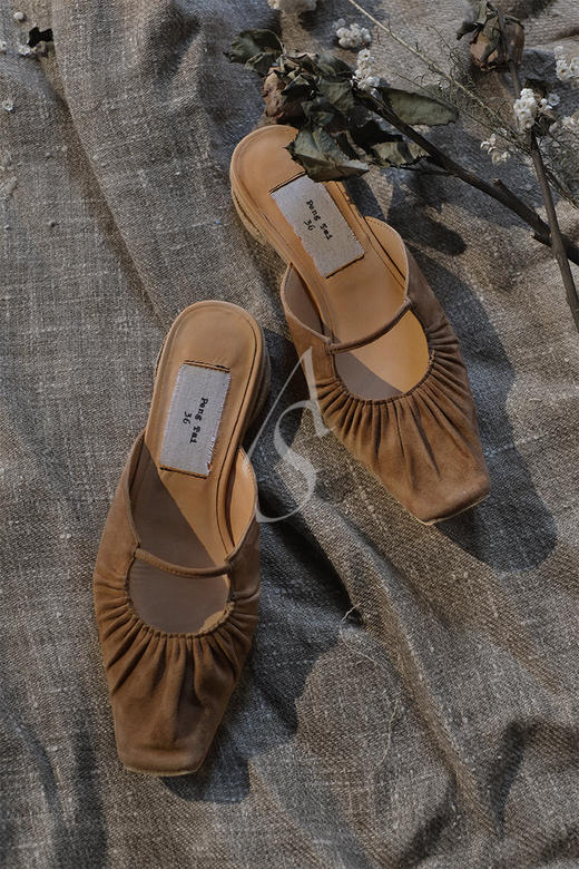 PengTai  驼色麂皮褶皱穆勒鞋 商品图0