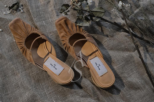 PengTai  驼色麂皮褶皱穆勒鞋 商品图2