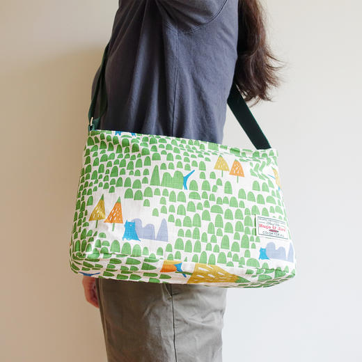 HUGOJIRO中号斜挎包插画松树小猫 商品图2