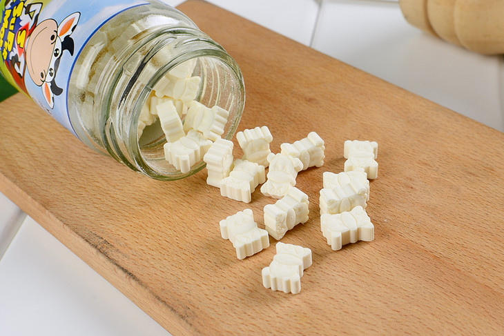 泰国进口原味奶糖片牛奶片卡通造型干吃奶片宝宝儿童零食65g瓶装