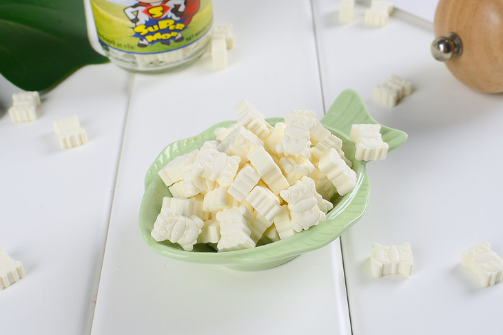 泰国进口原味奶糖片牛奶片卡通造型干吃奶片宝宝儿童零食65g瓶装