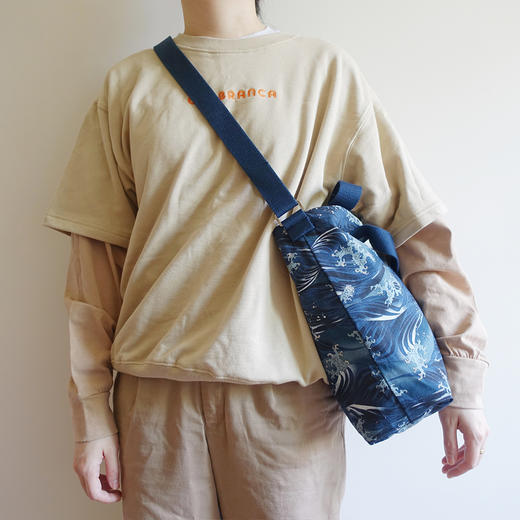 HUGOJIRO横版手提斜挎包风の花海波 商品图1