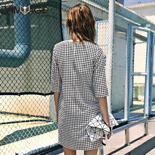 VIMAGE纬漫纪春夏女装OL通勤宽松圆领A字裙优雅气质中袖格子连衣裙 短裙V307130 商品图1