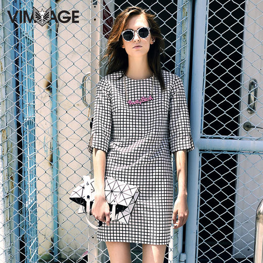 VIMAGE纬漫纪春夏女装OL通勤宽松圆领A字裙优雅气质中袖格子连衣裙 短裙V307130 商品图0