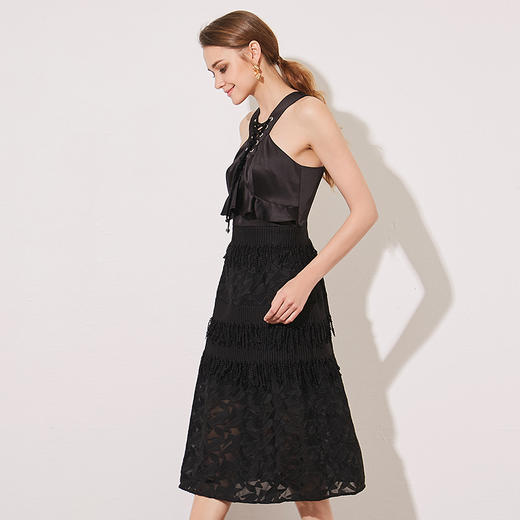 VIMAGE纬漫纪夏季新款女装吊带蕾丝流苏拼接中长款礼服连衣裙V577099 商品图2