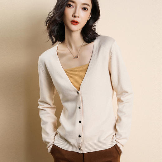 纤束马针织短开衫