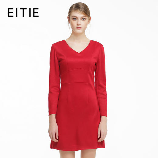 EITIE爱特爱秋冬新款纯色简约V领修身显瘦高腰连衣裙女显瘦A字裙5307004 商品图0