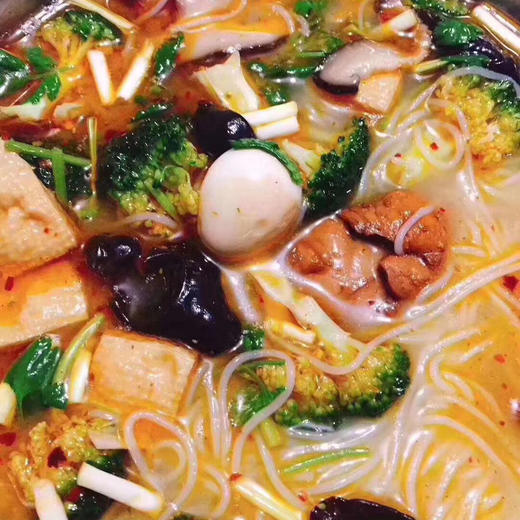 【老开封豪华版鸡肉米线/羊肉泡馍】吃米线吧🍜🍜鸡肉块✔️香菇✔️木耳✔️辣椒✔️麻椒✔️这些都有，回家煮三分钟出餐，冷冻可存放一个月， 商品图1