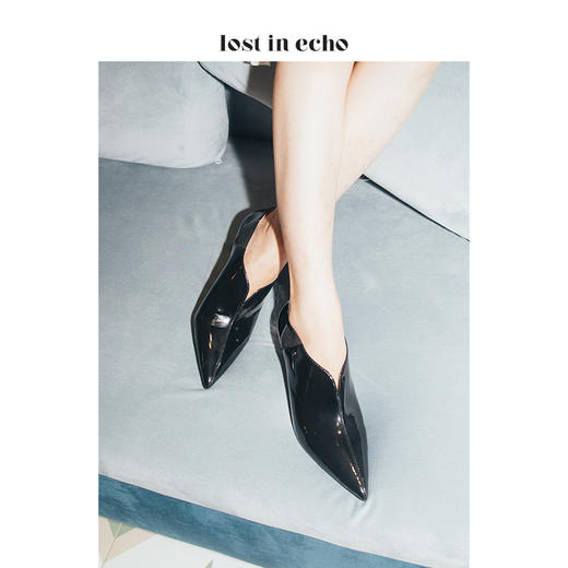 【微瑕疵不退不换】lost in echo 黑色切尔西短靴 尖头链条中跟高靴 商品图0