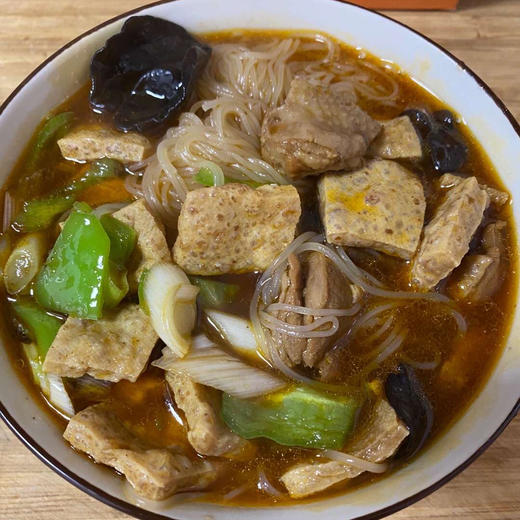【老开封豪华版鸡肉米线/羊肉泡馍】吃米线吧🍜🍜鸡肉块✔️香菇✔️木耳✔️辣椒✔️麻椒✔️这些都有，回家煮三分钟出餐，冷冻可存放一个月， 商品图0