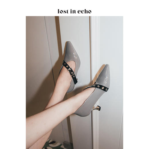 【微瑕疵不退不换】lost in echo不对称外空高跟单鞋靴  灰色 商品图0