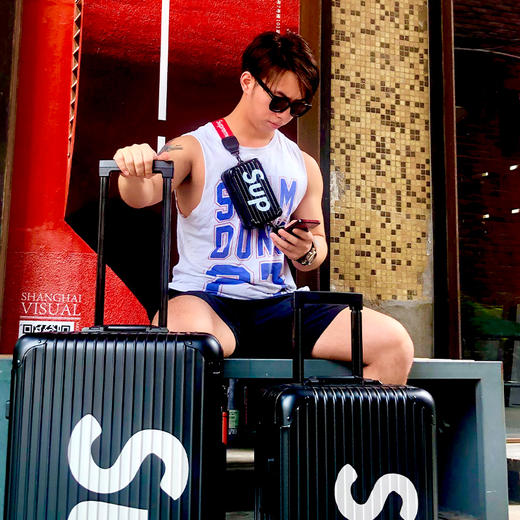 Supreme手包德国拜耳雾化PC材质 磨砂毛面防刮手拿包 商品图10