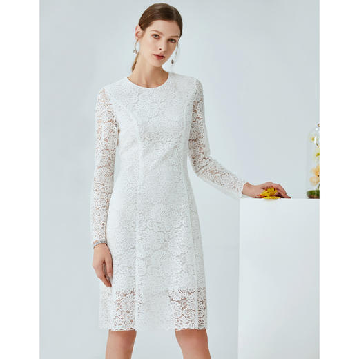 EITIE爱特爱春季新款气质圆领纯色镂空蕾丝修身连衣裙女中裙A2007485 商品图3