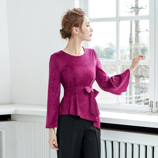 XQ-MYZ-101新款性感圆领开叉喇叭袖系带修身下摆不规则打底衫 商品图1