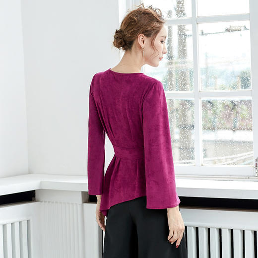 XQ-MYZ-101新款性感圆领开叉喇叭袖系带修身下摆不规则打底衫 商品图2