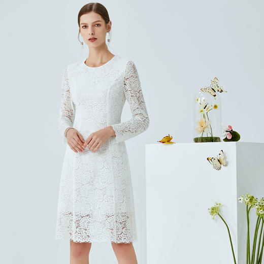 EITIE爱特爱春季新款气质圆领纯色镂空蕾丝修身连衣裙女中裙A2007485 商品图2