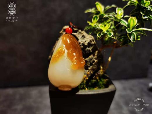 【御珠宫坊】糖羊脂白玉牛挂件 商品图0