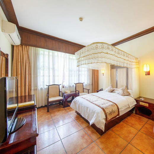 【唐宫三合院】皇家SPA酒店 带庭院私家温泉池三房一厅套房（芙蓉/牡丹） 商品图3