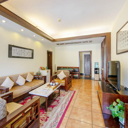 【唐宫三合院】皇家SPA酒店 带庭院私家温泉池三房一厅套房（芙蓉/牡丹） 商品图1