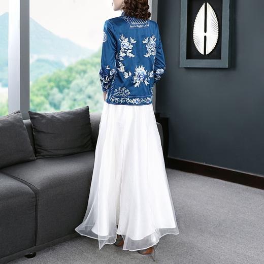 SJ-9897新款时尚新中式汉元素青花瓷式牡丹海崖纹刺绣对襟小上衣 商品图4