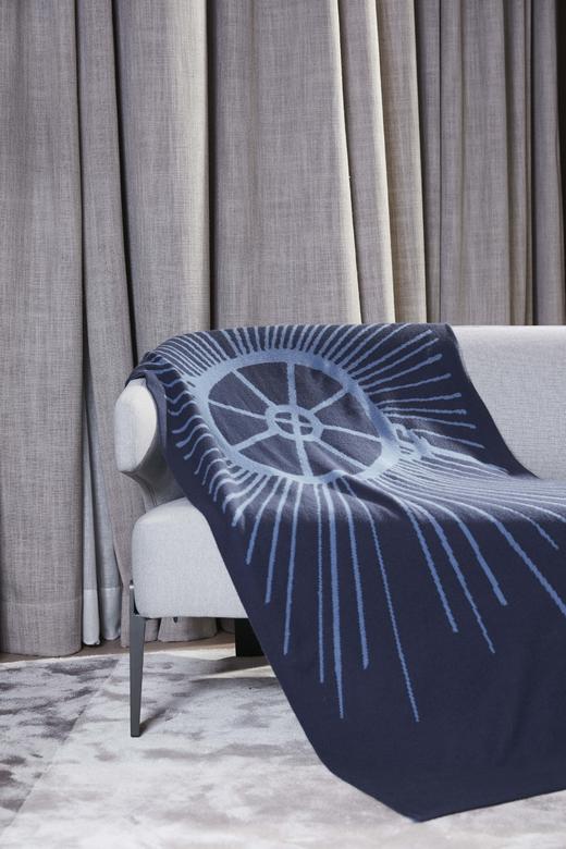 穹顶针织提花羊绒披肩 SJF91P190N 商品图4