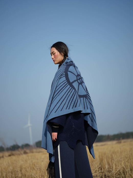 穹顶针织提花羊绒披肩 SJF91P190N 商品图3