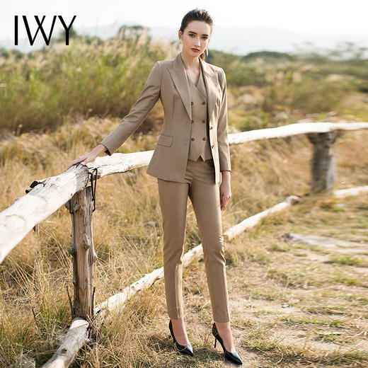 IWY/驼色西服马甲三件套cpm193077 商品图0