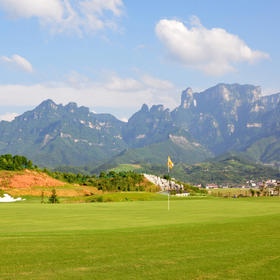 张家界高尔夫俱乐部 Zhangjiajie Skydoor Golf Club | 张家界天门山高尔夫球场 | 湖南高尔夫球场 | 中国