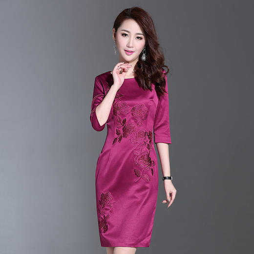 DYSL-Q3696新款气质端绣花烫钻舒适修身连衣裙 商品图1