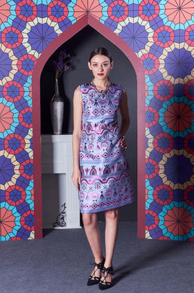 1S6826--紫色连衣裙--《智慧之光--波斯艺术》