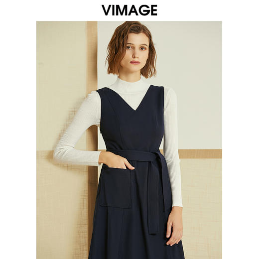 VIMAGE-纬漫纪春款时尚通勤V领显瘦纯色收腰连衣裙女中款V1207834 商品图1