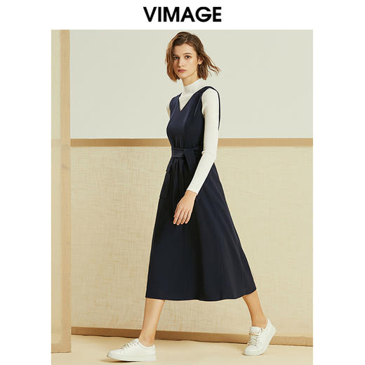 VIMAGE-纬漫纪春款时尚通勤V领显瘦纯色收腰连衣裙女中款V1207834 商品图2