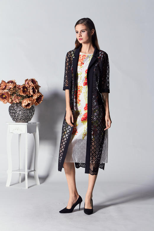 1D6833--黑色风衣--写实与抽象--《智慧之光-波斯艺术》 商品图0