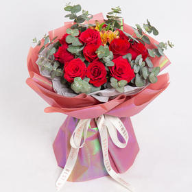 一生的爱     11枝卡罗拉红玫瑰搭配尤加利叶、橙色水仙百合（1672）