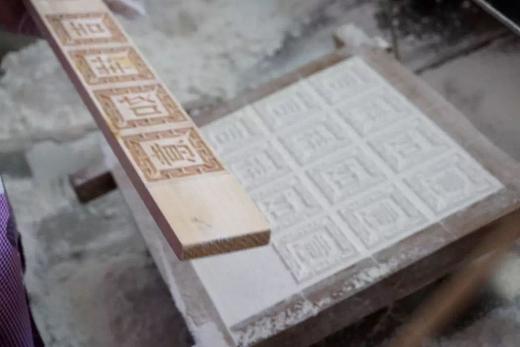 （下单隔天发货）梁弄大糕 老底子的宁波味 （白米+黑米双拼口味，豆沙馅），共16小块/盒 宁波发货，江浙沪顺丰包邮！ 传统手工制作，百吃不厌！ 商品图4