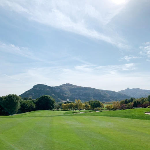 济南黄金崮云湖高尔夫俱乐部 Jinnan Huangjin Guyuhu Golf  Club | 济南高尔夫球场 | 山东高尔夫球场 | 中国 商品图2