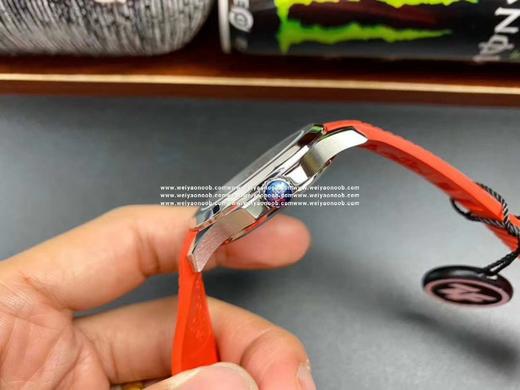 ZF百达fei丽，海底探险者系列手雷，尺寸42mmX8.6mm，摆轮位置与原版吻合，表盘蓝色与原版保持一致的版本，机芯更加精准，稳定，更加真实。男士腕表，自动机械机芯，硅胶表带，透底。 商品图2