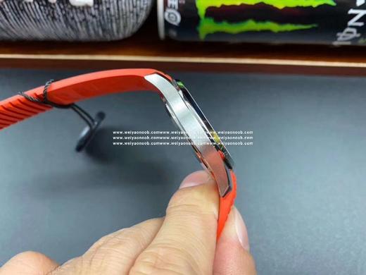 ZF百达fei丽，海底探险者系列手雷，尺寸42mmX8.6mm，摆轮位置与原版吻合，表盘蓝色与原版保持一致的版本，机芯更加精准，稳定，更加真实。男士腕表，自动机械机芯，硅胶表带，透底。 商品图7