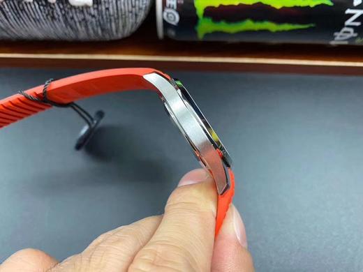 ZF百达fei丽，海底探险者系列手雷，尺寸42mmX8.6mm，摆轮位置与原版吻合，表盘蓝色与原版保持一致的版本，机芯更加精准，稳定，更加真实。男士腕表，自动机械机芯，硅胶表带，透底。 商品图10