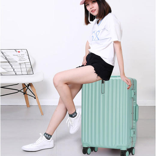 【宽窄竖纹纯PC铝框拉杆箱】20寸24寸 商品图0