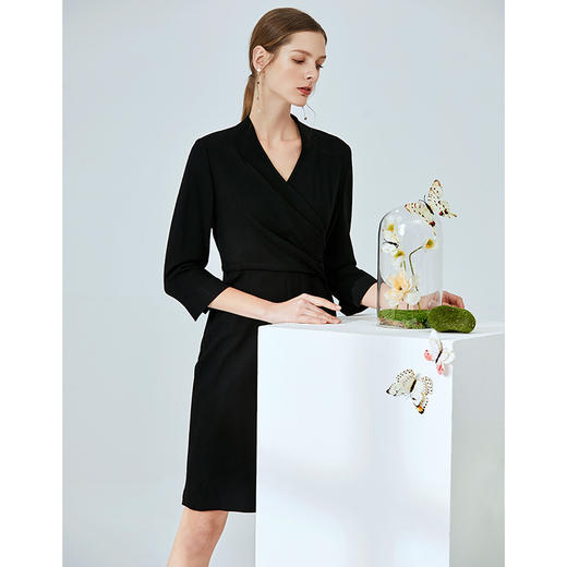 EITIE爱特爱女装春款气质收胸褶皱收腰V领修身七分袖显瘦连衣裙女6107805 商品图8