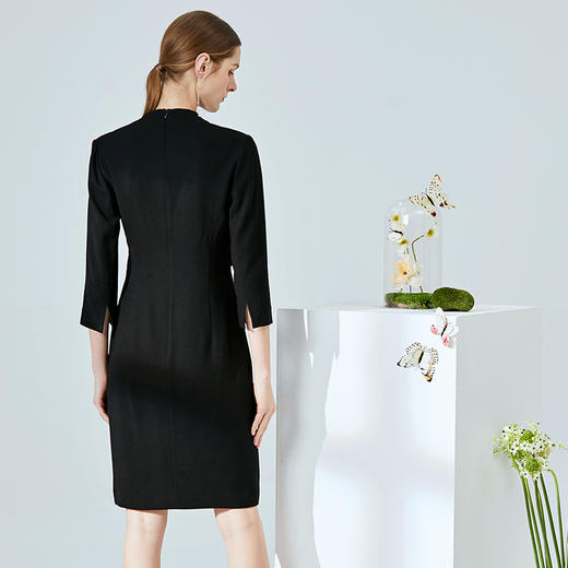 EITIE爱特爱女装春款气质收胸褶皱收腰V领修身七分袖显瘦连衣裙女6107805 商品图9